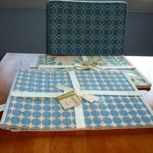 NEW THRO Place-mats Set of Four